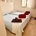 Palmeras House, 10min Walk Ferienhaus Benalmádena