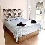 Palmeras House, 10min Walk Benalmádena