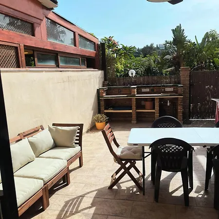 Palmeras House, 10min Walk Feriehus