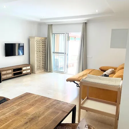 Palmeras House, 10min Walk Benalmádena